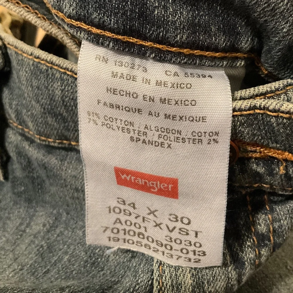 Wrangler men’s jeans 34 x 30 medium wash relaxed straight classic denim